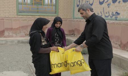 اهدای بسته حمایتی در ایام عاشورای حسینی