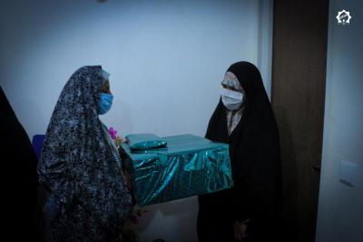 تصاویر کمک مومنانه